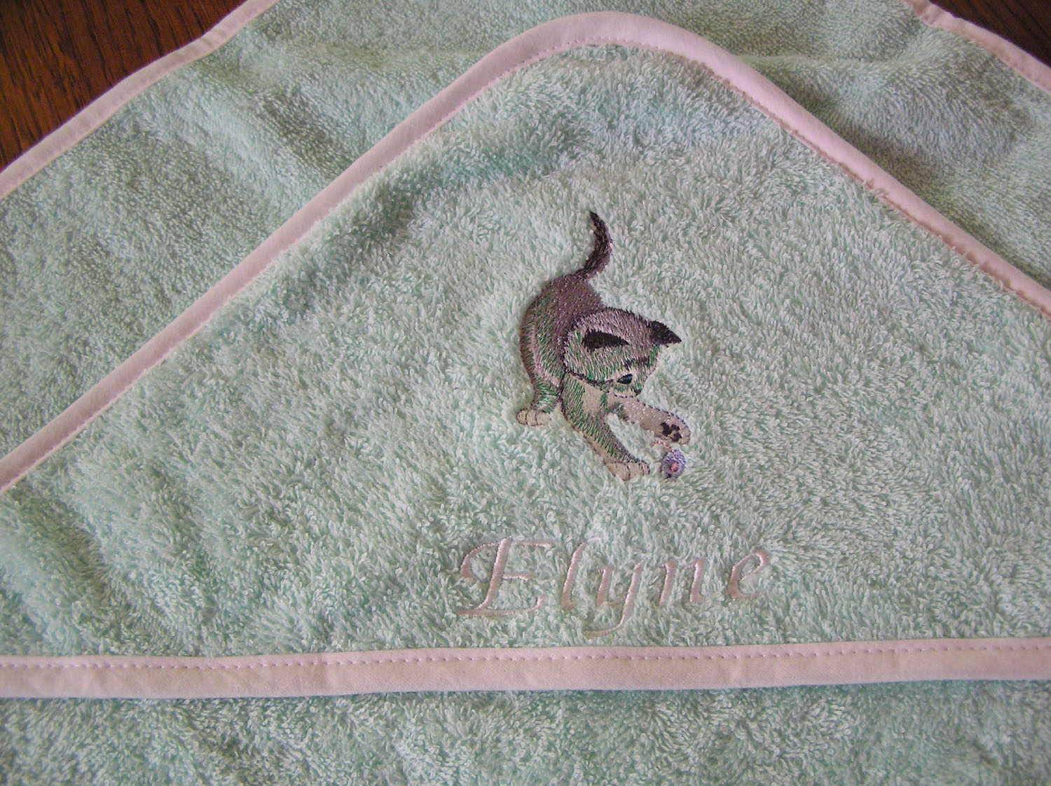 Linge chat Elyne