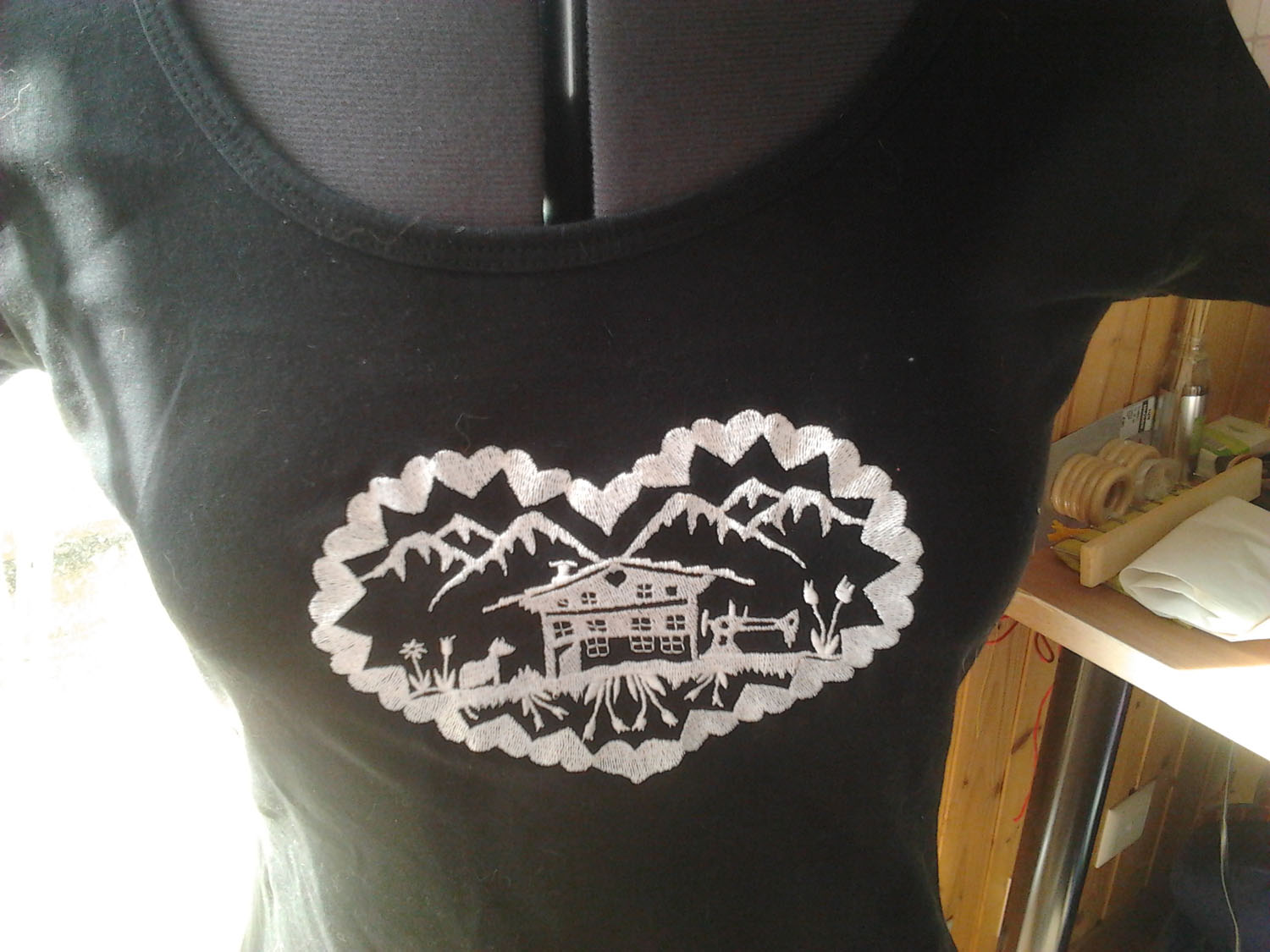 T-shirt découpage